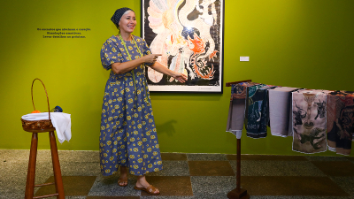 Por meio de contação de histórias, a iniciativa traz informações e curiosidades sobre obras de arte e seus artistas em exibição no Espaço Cultural Unifor (Foto: Ares Soares)